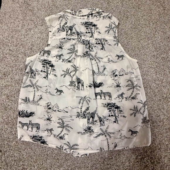 Banana Republic Safari Print Sleeveless Collard Button-Up Top Giraffe sz Small - Picture 7 of 7